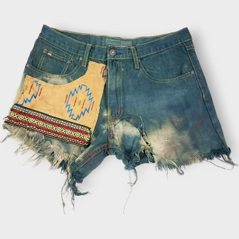 Freeworld Denim Shorts Cut Off Distressed Embroidered Acid Wash Size 30